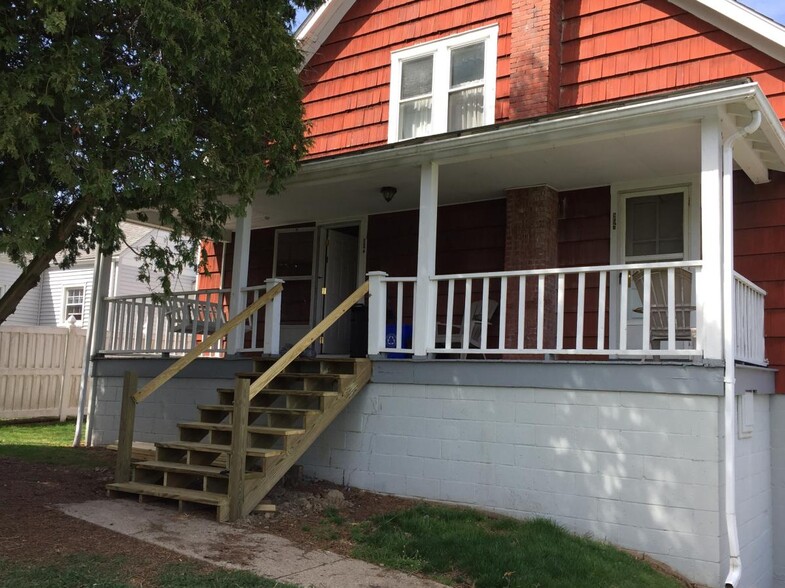 Primary Photo - 100 Oak St