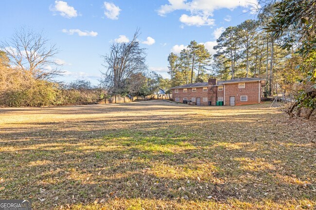 Building Photo - 4140 Rainbow Dr