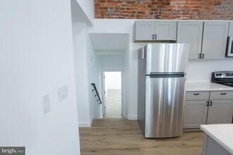 Building Photo - 3945 Lancaster Ave