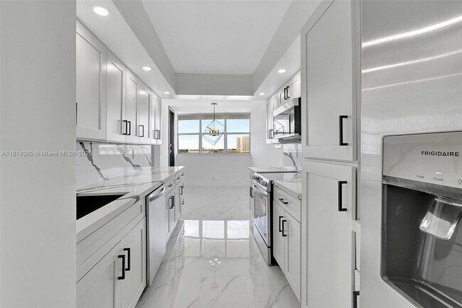 Building Photo - 100 Golden Isles Dr