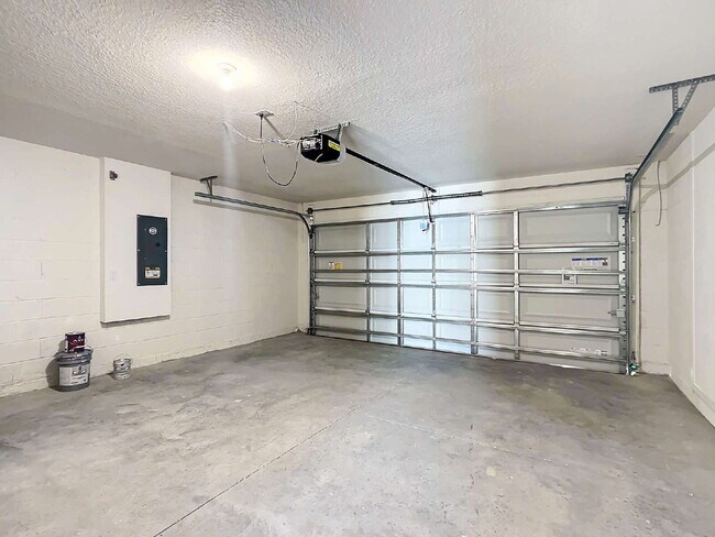 Building Photo - 5 Bedroom Rental Home with Large Backyard in Ocala Crossings!