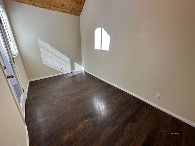 Building Photo - 52800 Sugar Pine Dr