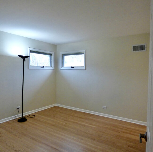 Building Photo - 1332 W Mulloy Dr