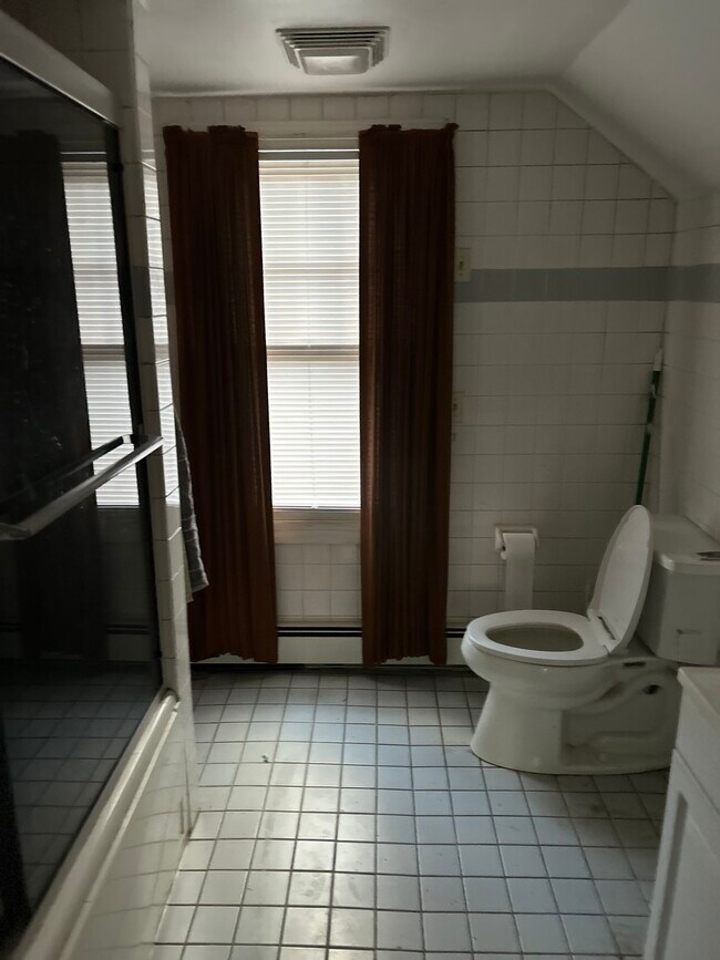 Building Photo - 2119 Maple Ave