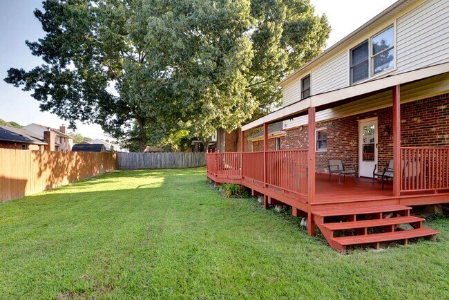 Building Photo - Spacious single family home in Westview Lakes.