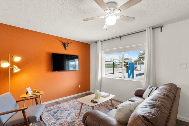 Building Photo - Charming 2BR Home with Private Backyard - ...