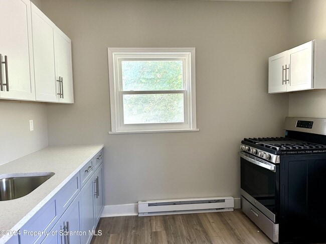 Building Photo - 114 S Lincoln Ave