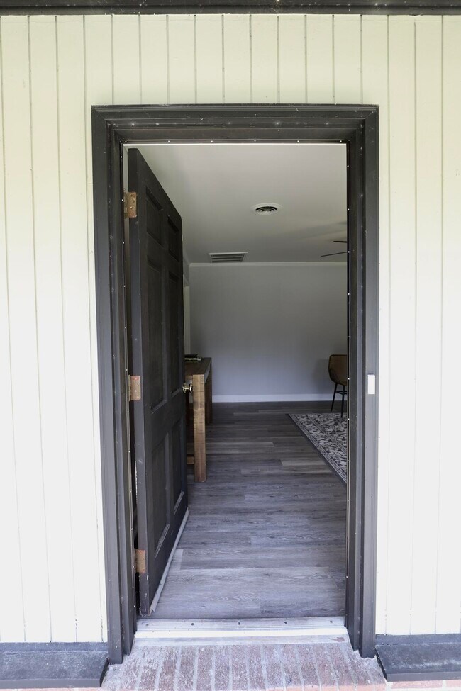 Building Photo - 6 Hilliard Dr