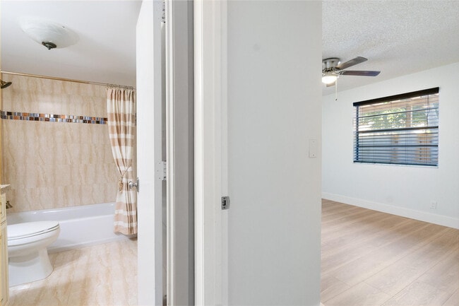 Building Photo - 7920 NW 11th Ct