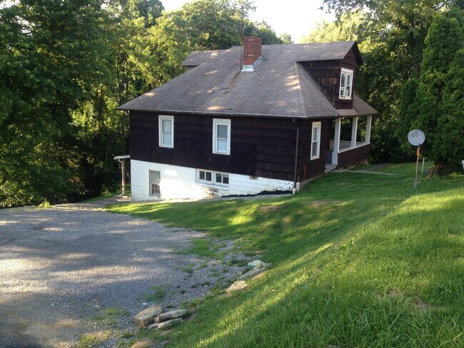 Building Photo - 377 Gilmore St