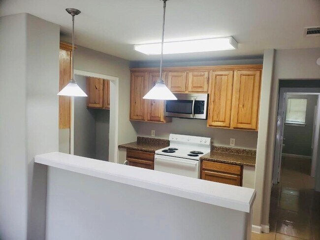 Building Photo - 6217 Willow Ave