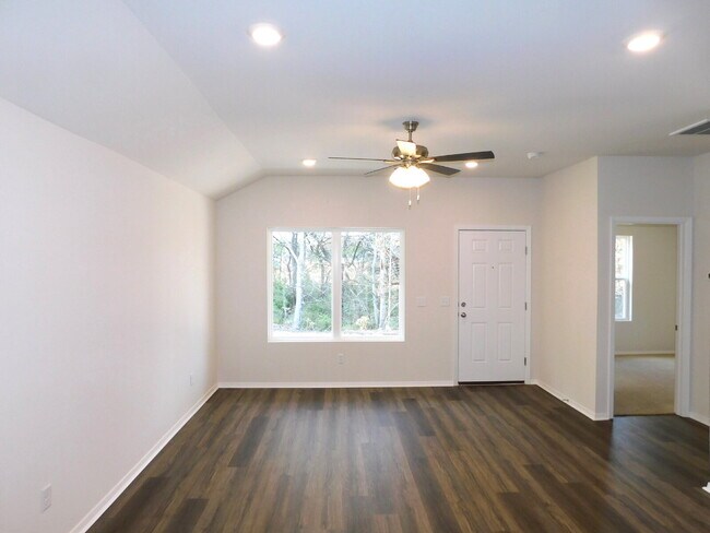 Building Photo - "Charming 3-Bedroom Home with 2 Full Baths in Prime Fayetteville Location"  To schedule your own ...