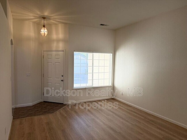 Building Photo - 155 Sagebrook Dr