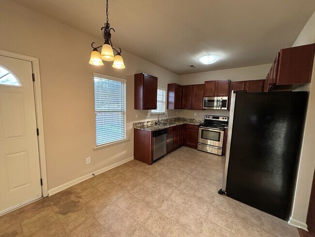 Building Photo - 1322 Ingersoll Dr