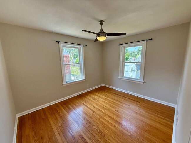 Building Photo - Charming 2BR/1BA Home in Kirkwood – Renova...