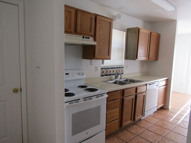 Building Photo - 6529 Justin Ln