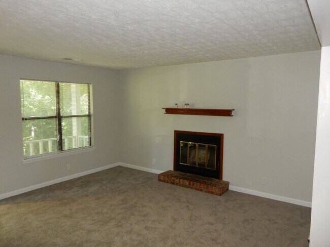 Building Photo - 500 Debbie Dr