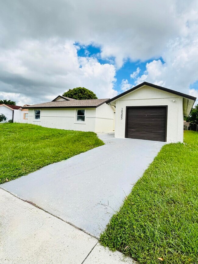 Primary Photo - 10303 Pippin Ln