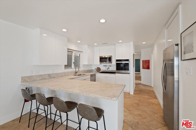 Building Photo - 6419 Ocean Front Walk