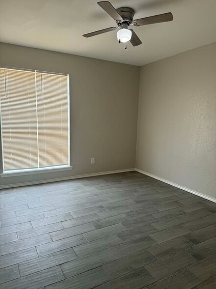 Building Photo - 124 Maerose Ave