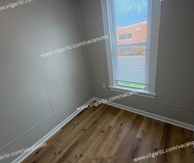 Building Photo - 4856 Magoun Ave