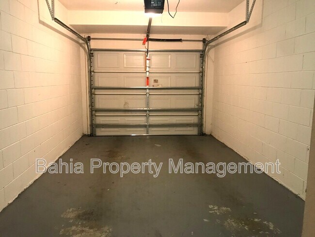 Building Photo - 2525 San Tecla St