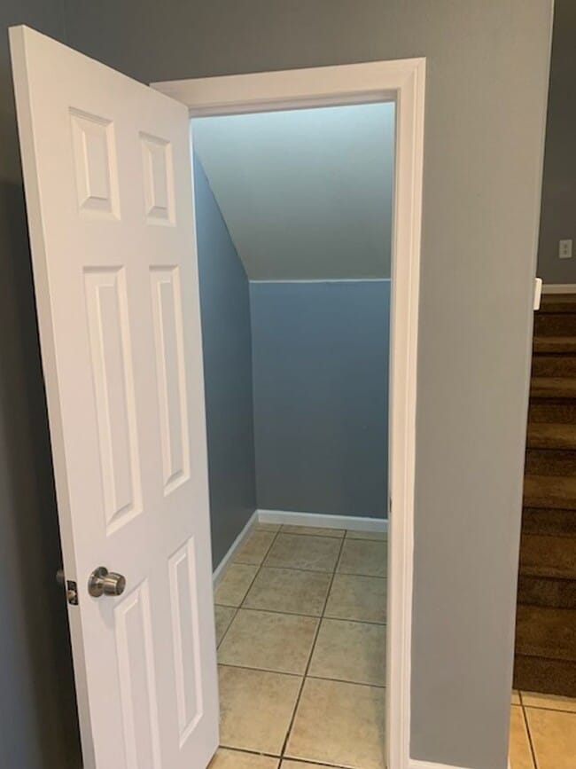 Building Photo - 3 Bedroom Townhouse