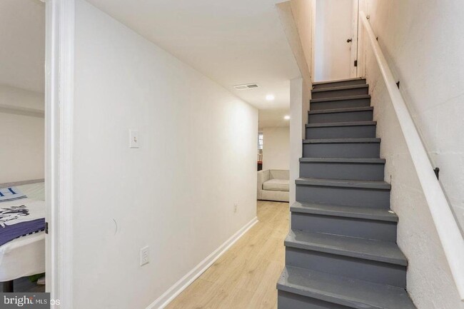 Building Photo - 805 Cator Ave