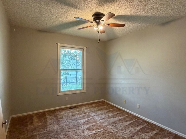Building Photo - Single-Level 3-Bedroom Townhome with Primary Suite & Attached Garage