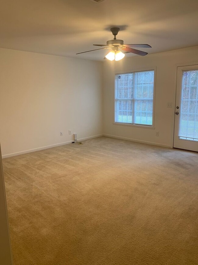 Building Photo - 3 Bedroom Rental on Cul-De-Sac!