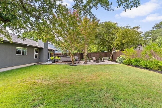 Building Photo - 8000 Treehouse Ln