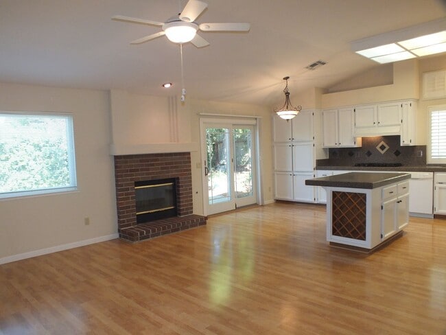 Building Photo - Natomas Station 3/2 ranch style home