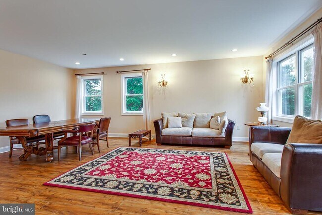 Building Photo - 43840 Bardmore Way