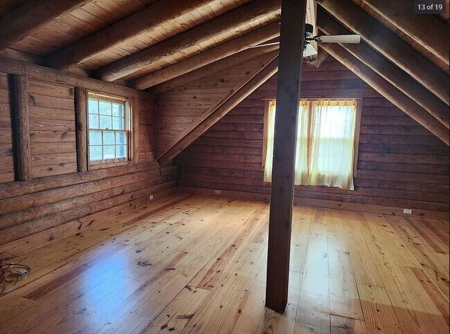 Building Photo - FOR LEASE!!!!!!!!!!
