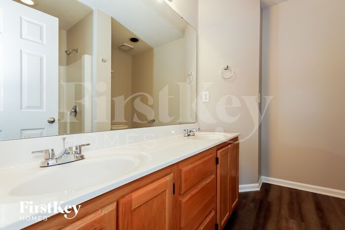 Building Photo - 3006 Parkland Dr