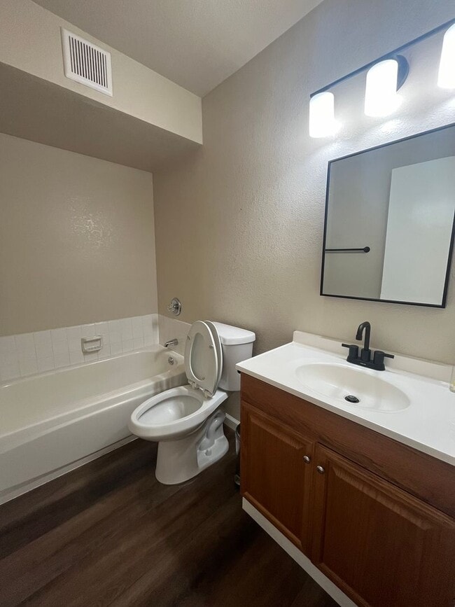 Building Photo - 5222 Greenberry Dr