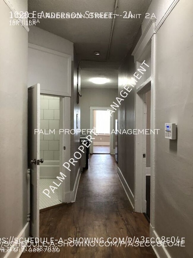 Building Photo - 1 Bedroom & 1 Bathroom with flex room, pri...