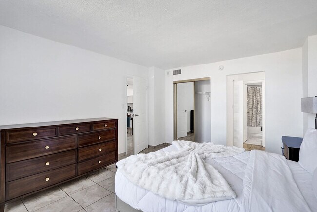 Building Photo - 777 NW 155th Ln