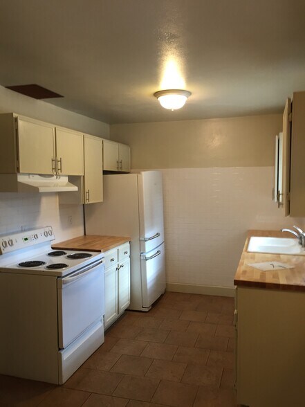 Building Photo - 745 33rd St