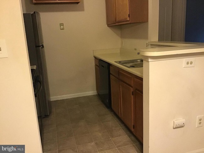 Building Photo - 8961 Town Center Cir