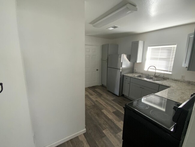 Building Photo - 111 E Pine St