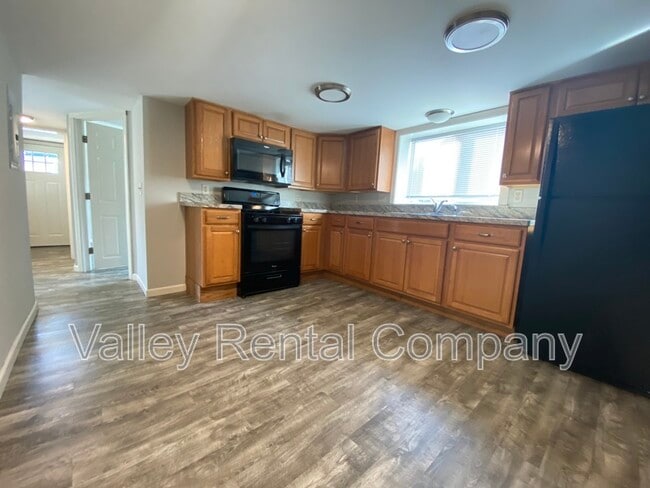 Building Photo - 66 Lyman St