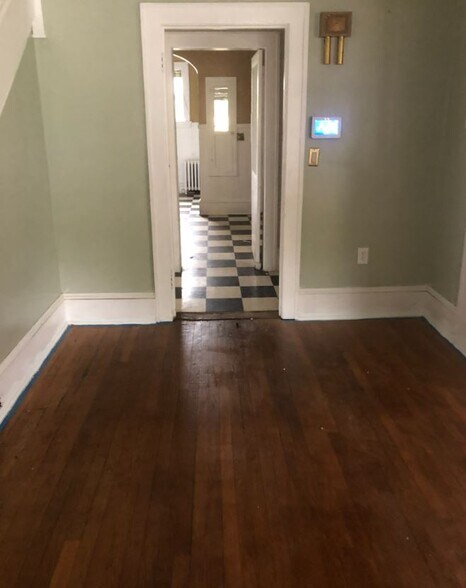 Foyer - 632 McDowell Ave NW