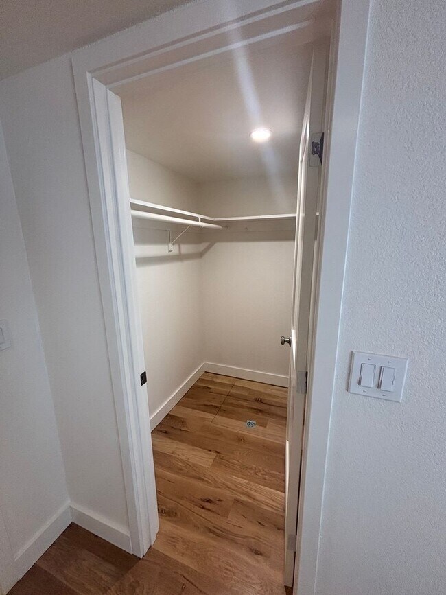 Building Photo - Recently Updated Large 4 Bedroom 2 Bathroom Bennett Valley Home