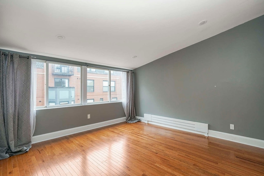 Building Photo - 16 Follen St