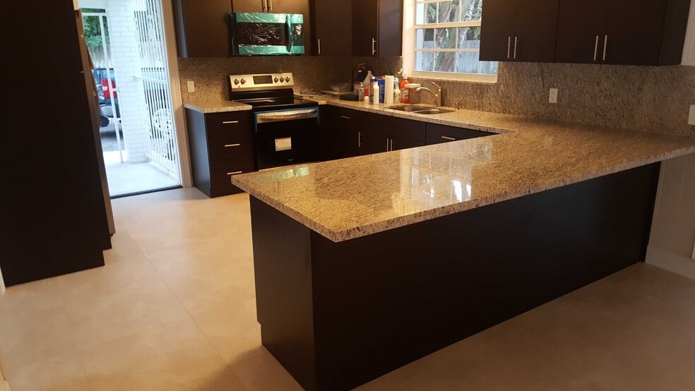 Building Photo - 11455 SW 82nd Ave