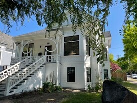 Building Photo - 1206 Oak St
