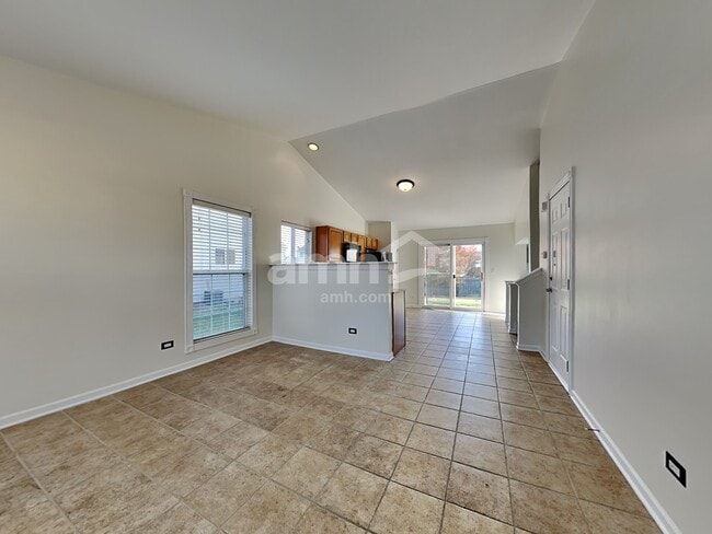 Building Photo - 915 Mission Blvd