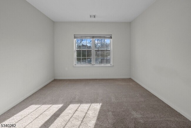Building Photo - 56 Park Dr