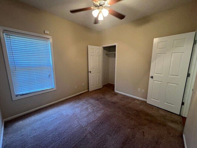 Building Photo - 3 bedroom 2 bathroom duplex in Covington V...